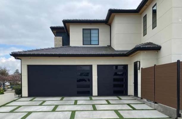 Local team providing expert garage door repair in selma for residential homes.